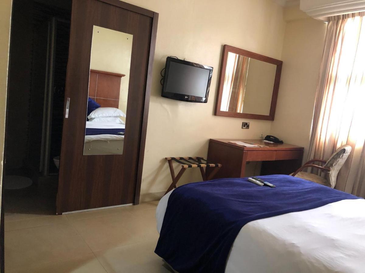 Westwood Hotel Ikoyi Lagos Buitenkant foto
